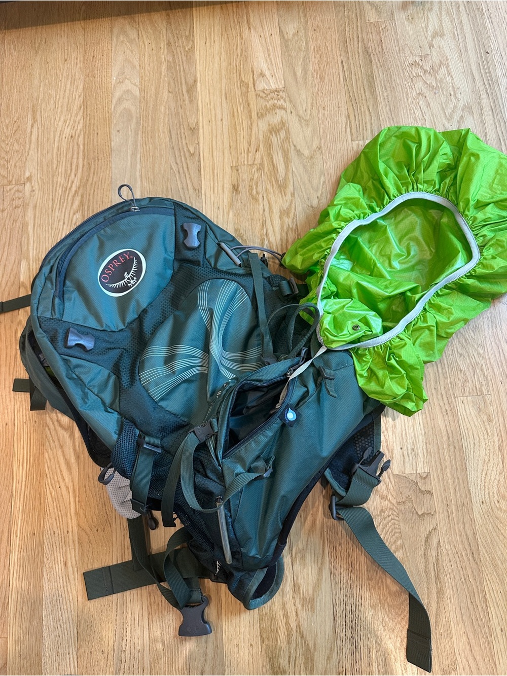 OSPREY Dark Green Backpack with Bright Lime Green Rain Cover Ventilated back - Picture 8 of 14